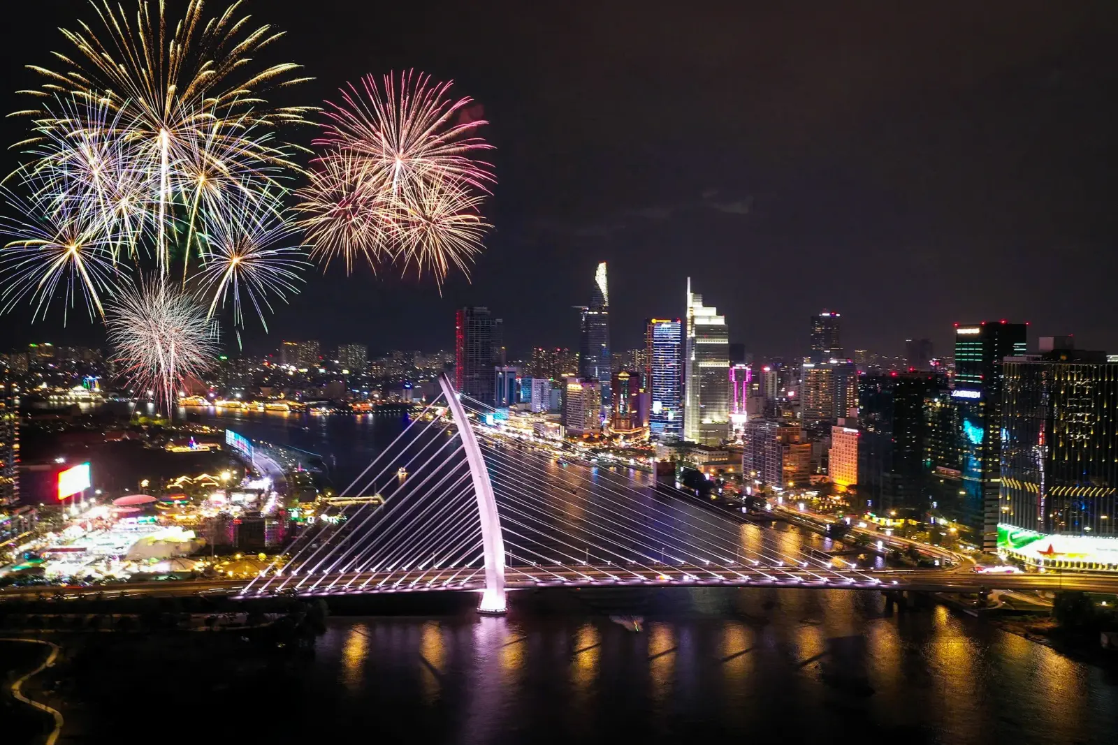 Danh sách 21 tuyến đường TP.HCM cấm xe tối nay 31/12 để bắn pháo hoa đón năm mới 2026