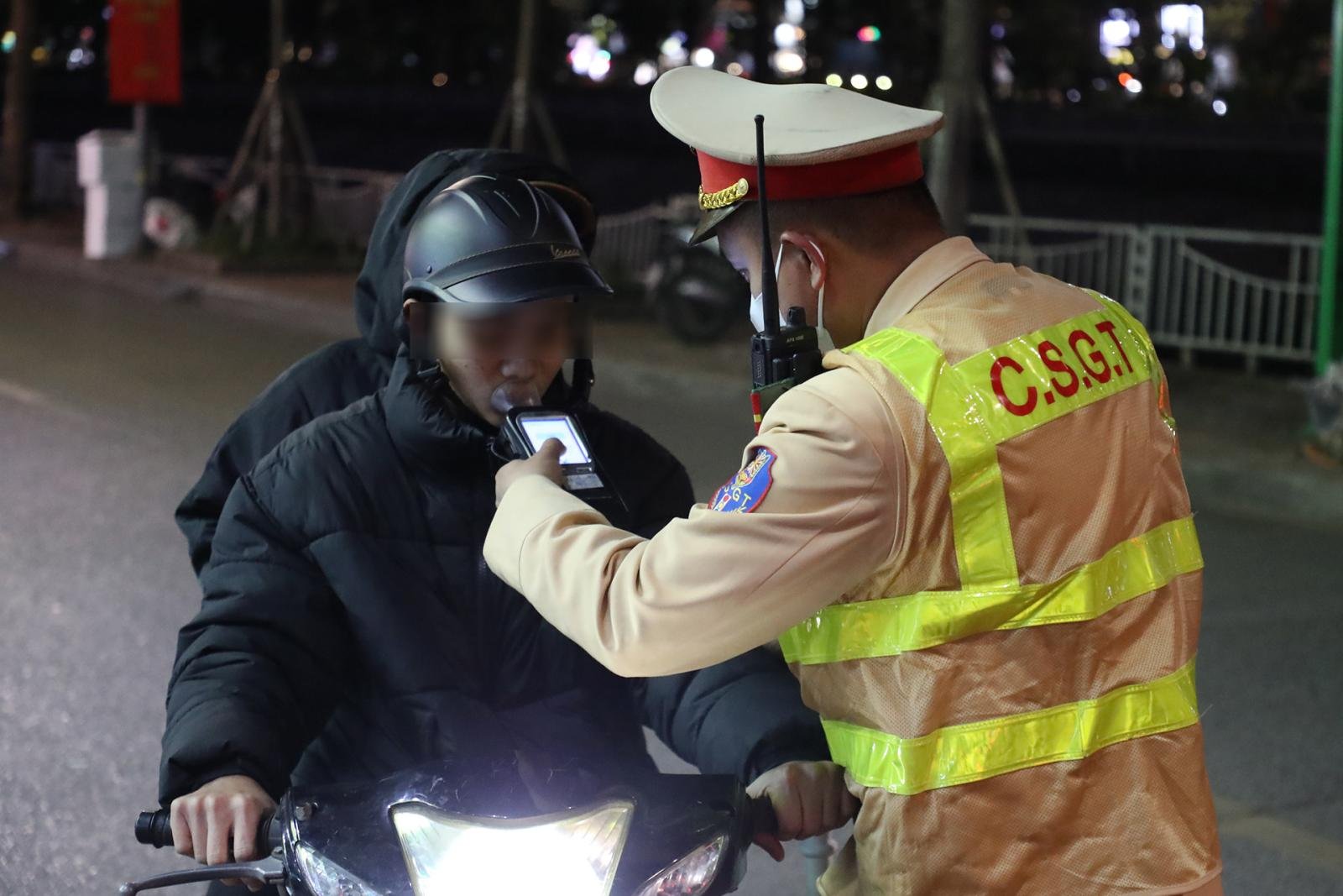"Ma men" đón Tết sớm: Hơn 3.200 tài xế "bay màu" cả tháng lương vì dính nồng độ cồn ngay ngày đầu năm