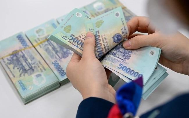 Bi hài thưởng Tết 2026: Ngân hàng ting ting 10 tháng lương, công nhân ngậm ngùi nhận... dầu ăn, nước mắm