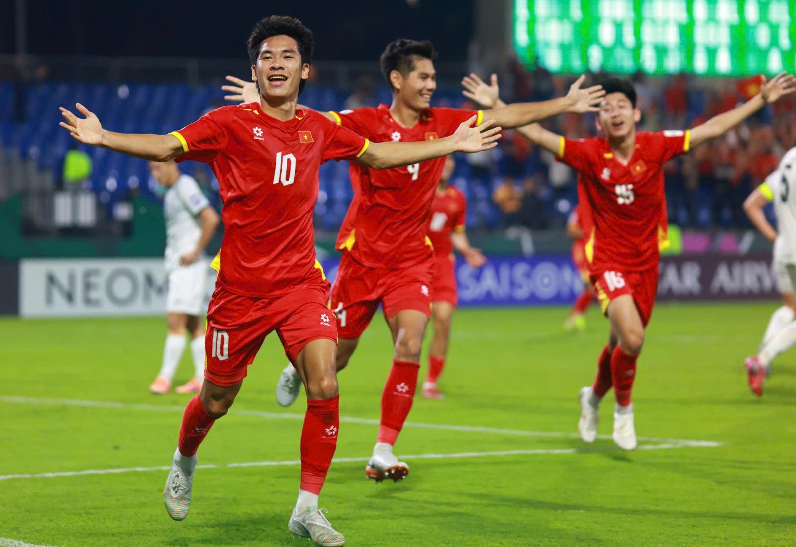 Bão đêm nay: U23 Việt Nam hạ gục Kyrgyzstan 2-1, hiên ngang giành vé sớm vào Tứ kết!