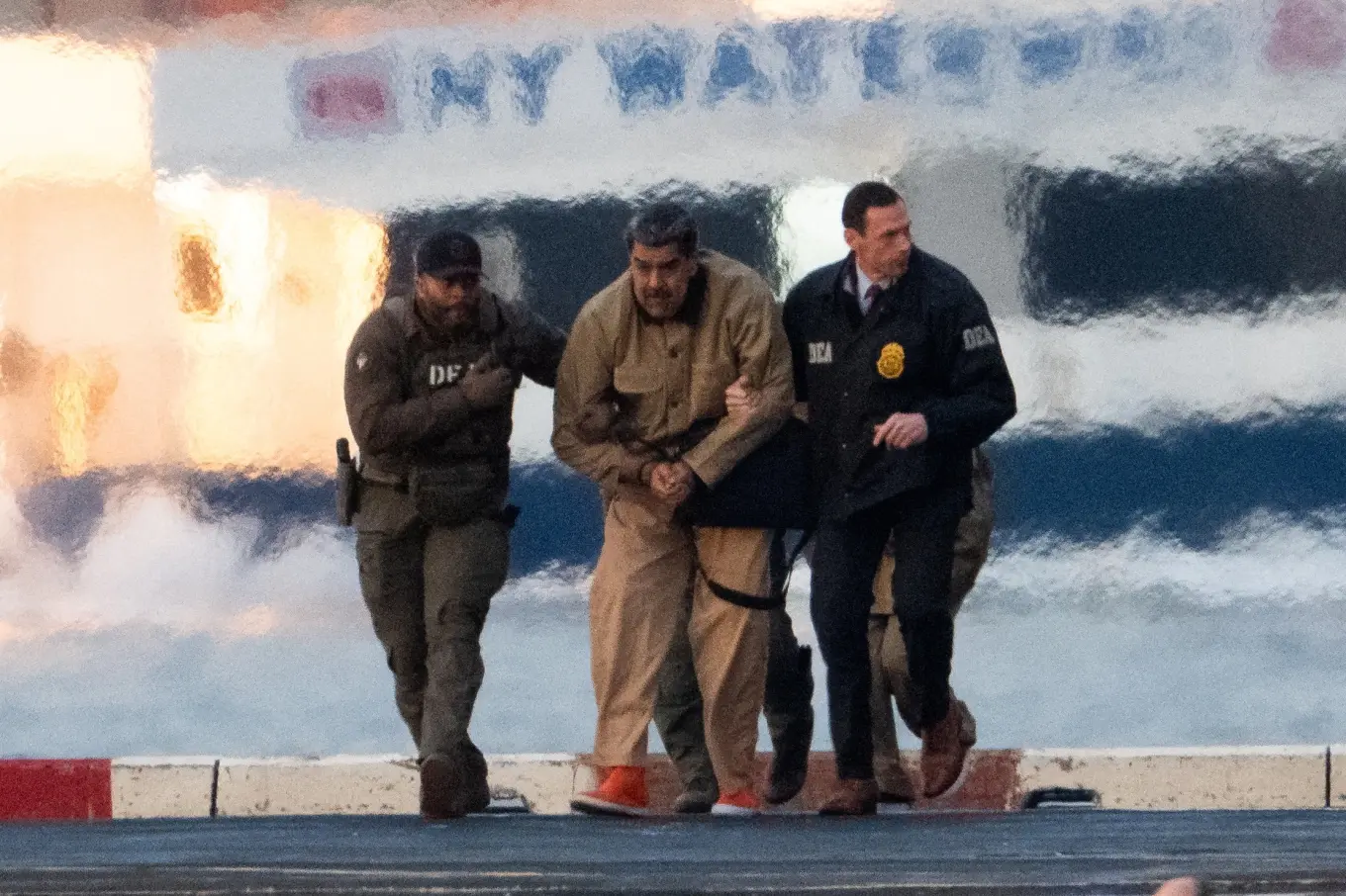 NÓNG: Cựu TT Maduro nhắn tin từ "địa ngục" nhà tù Mỹ: "Tôi vẫn ổn", tuyên bố tinh thần thép không thể gục ngã