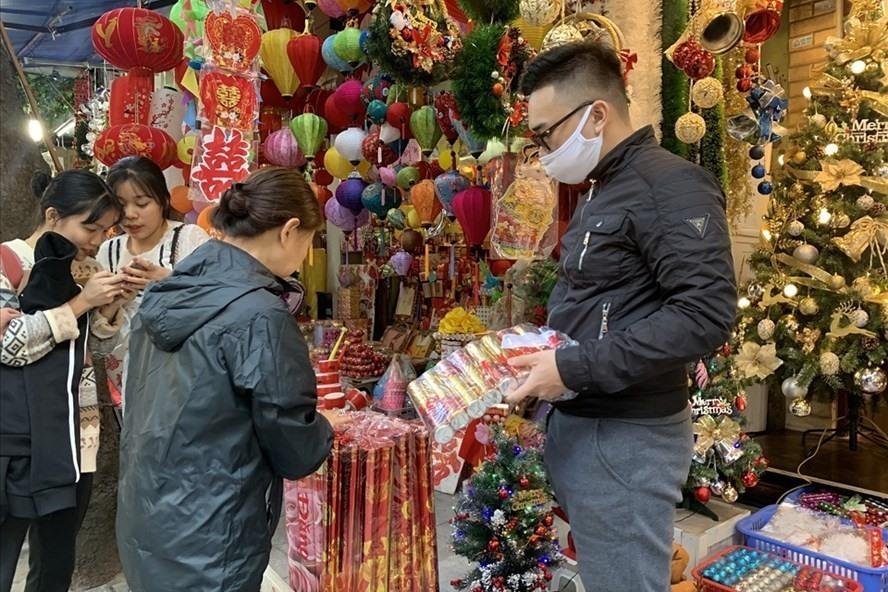 Đốt pháo ngày Tết: Chơi hệ "Z121" sang chảnh hay liều mạng với pháo lậu?